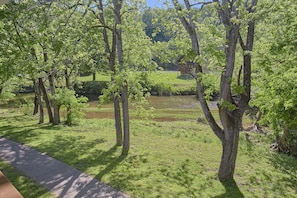 A park with a pond, trees, and a pathway. - Bear Paw Chalet Cabin Rental (Pigeon Forge)