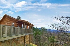 Exterior - Bear Tracks Cabin Rental (Pigeon Forge)