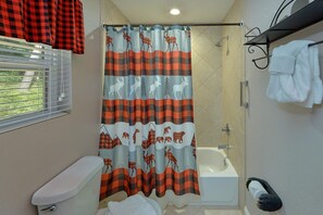 Bathroom - Bearfoot Bungalow Vacation Home (Pigeon Forge)