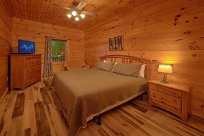 Room - Bears and Beyond Cabin Rental (Pigeon Forge)