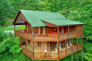 Exterior - Bears and Beyond Cabin Rental (Pigeon Forge)