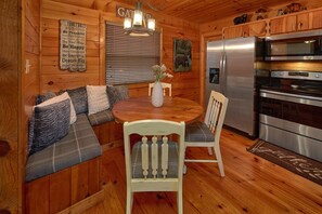 Dining - Bears Hideaway Cabin Rental (Sevierville)
