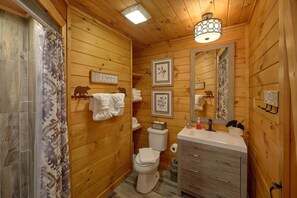 Bathroom - Bears Hideaway Cabin Rental (Sevierville)