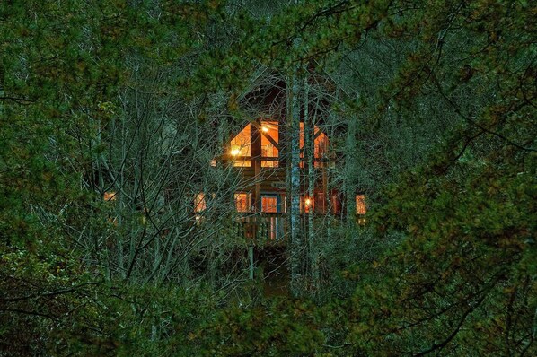 Exterior - Bears Hideaway Cabin Rental (Sevierville)
