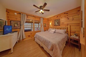 Room - Big Bear Cabin Rental (Pigeon Forge)