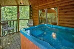 Indoor spa tub - Big Bear Cabin Rental (Pigeon Forge)