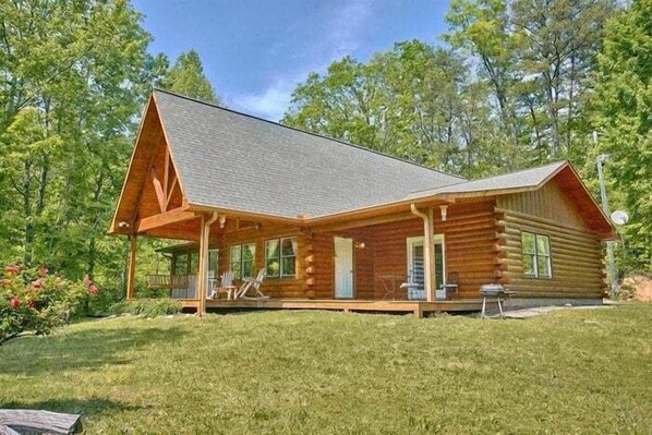 Exterior - Big Bear Cabin Rental (Pigeon Forge)