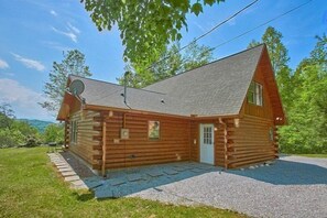 Exterior - Big Bear Cabin Rental (Pigeon Forge)