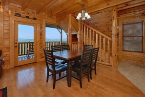 Dining - Blue Sky Cabin Rental (Sevierville)