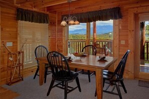 Dining - Catch of the Day Cabin Rental (Pigeon Forge)