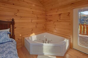 Room - Cheeky Chipmunk Getaway (Sevierville)