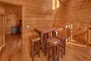 Dining - Cheeky Chipmunk Getaway (Sevierville)
