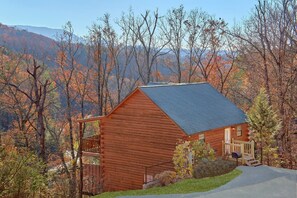 Exterior - Cheeky Chipmunk Getaway (Sevierville)