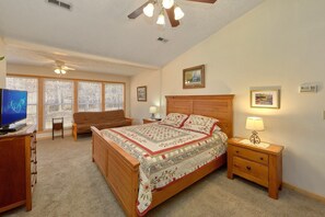 Room - Creekside Cottage Vacation Home (Wears Valley)