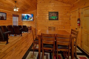 Dining - Crosswinds Cabin Rental (Pigeon Forge)