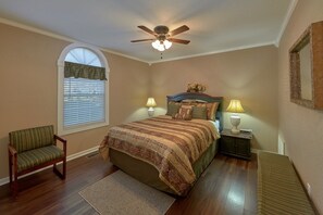 Room - Dew Drop Inn at Creekwalk Vacation Home (Pigeon Forge)