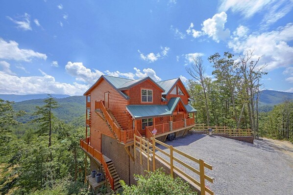 Exterior - Elk Ridge Lodge Cabin Rental (Pigeon Forge)