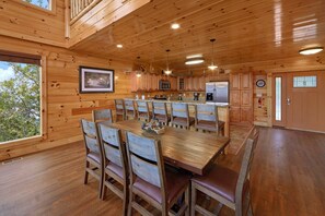 Dining - Elk Ridge Lodge Cabin Rental (Pigeon Forge)