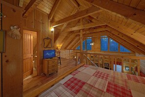 Room - Just Barely Making It Cabin Rental (Wears Valley)
