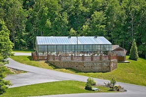 Exterior - Knockin' on Heaven's Door Cabin Rental (Sevierville)