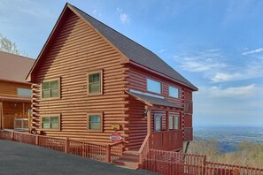 Exterior - Lazy View Lodge Cabin Rental (Sevierville)