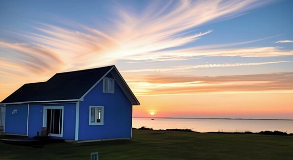 Exterior - Chalet Poirier | Magdalen Islands | Waterfront | BBQ | Fire Pit | WiFi (Havre-aux-Maisons)