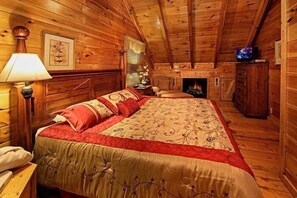 Room - Little Cove Hideaway Cabin Rental (Wears Valley)