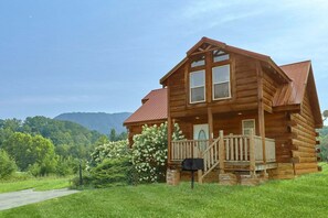 Exterior - Love Without End Cabin Rental (Sevierville)