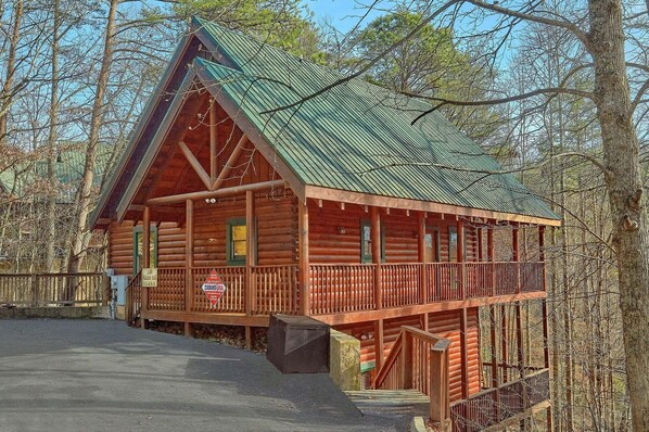Exterior - Major Oaks Cabin Rental (Pigeon Forge)
