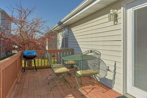 Outdoor dining - Mountain Music Vacation Home (Pigeon Forge)