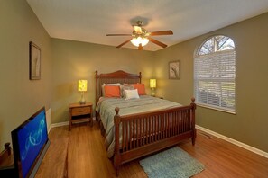 Room - Mountain Music Vacation Home (Pigeon Forge)