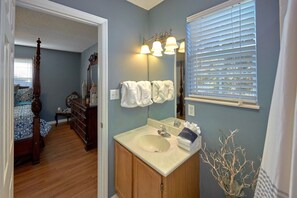 Bathroom - Mountain Music Vacation Home (Pigeon Forge)