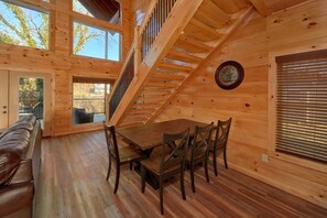 Dining - Rushing Waters Cabin Rental (Pigeon Forge)