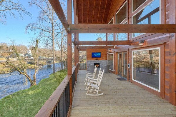Terrace/patio - Rushing Waters Cabin Rental (Pigeon Forge)