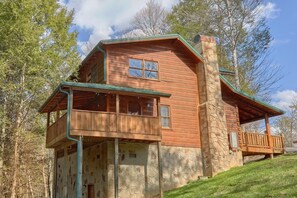 Exterior - Sassy Lady Cabin Rental (Pigeon Forge)