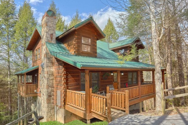Exterior - Sassy Lady Cabin Rental (Pigeon Forge)