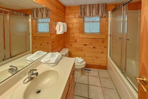 Bathroom - Sassy Lady Cabin Rental (Pigeon Forge)