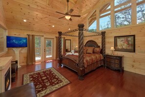 Room - Scenic Mountain Pool Cabin Rental (Pigeon Forge)