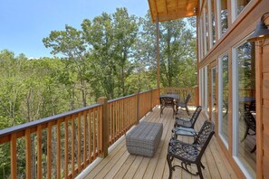 Outdoor dining - Scenic Mountain Pool Cabin Rental (Pigeon Forge)