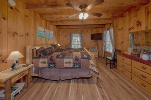 Room - Serenity Ridge Cabin Rental (Pigeon Forge)