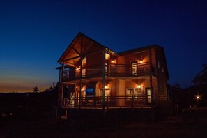 Unclassified image, 3 of 37, button - Smoky Bear Lodge Cabin Rental (Wears Valley)