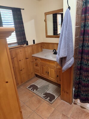 Bathroom - Cozy Log Cabin Near the Lake, Hot Tub, Loft & A/C, Sleeps 6 (Big Bear Lake)