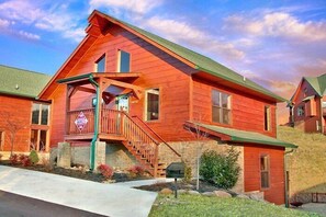 Exterior - Snuggled Inn Cabin Rental (Pigeon Forge)