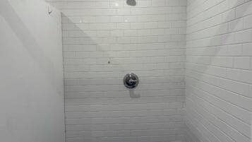 Dusche, Handtücher, Toilettenpapier
