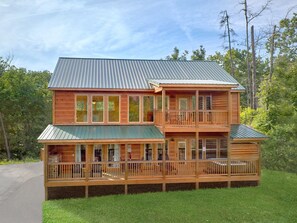 Exterior - Swimming Hole Cabin Rental (Pigeon Forge)