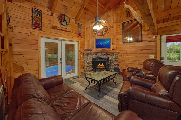 Interior - The Waterlog Cabin Rental (Pigeon Forge)