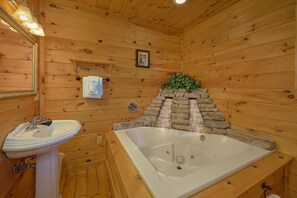 Bathroom - Heavenly-RAE Cabin Rental (Wears Valley)