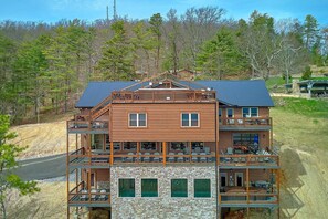 Exterior - Smoky Mountain Memories Cabin Rental (Wears Valley)