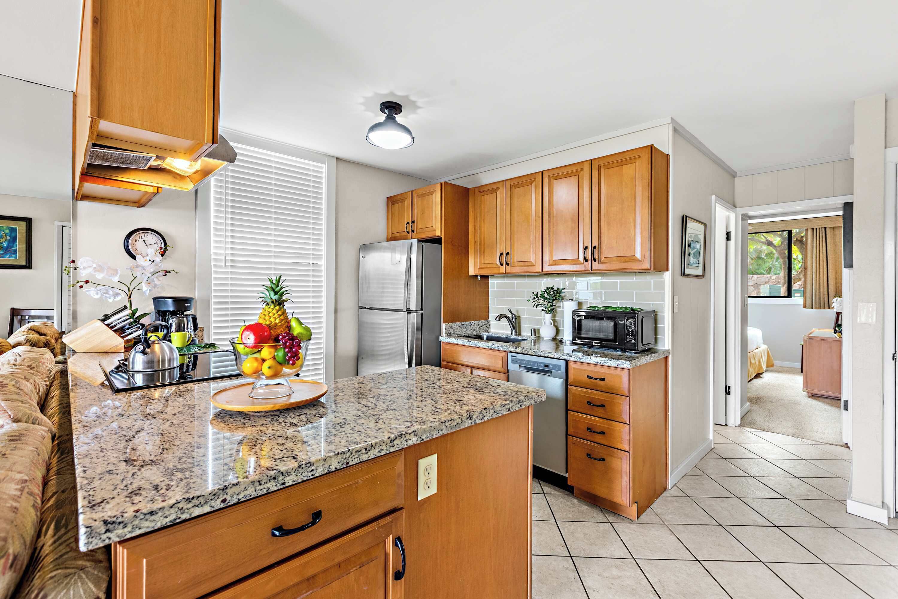 Coffee/tea maker, fridge, microwave, oven