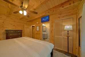 Room - Douglas Dream Cabin Rental (Sevierville)